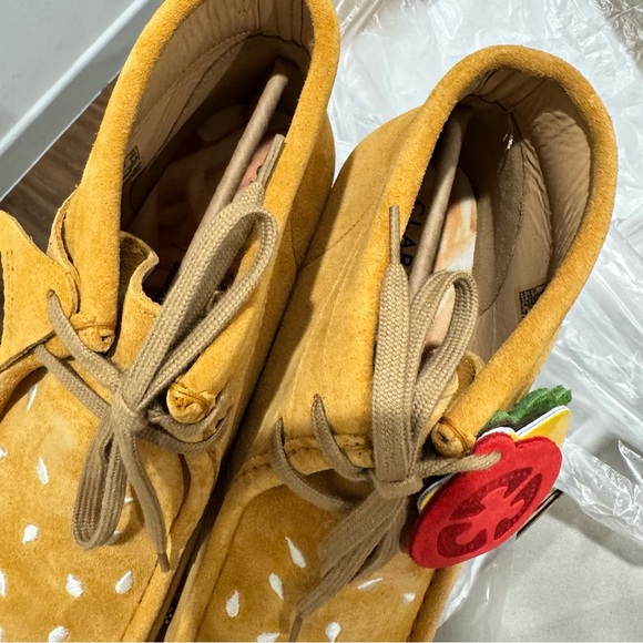 CLARKS ORIGINALS VANDYTHEPINK WALLABEE BOOT SIZE 9 - Picture 6 of 8